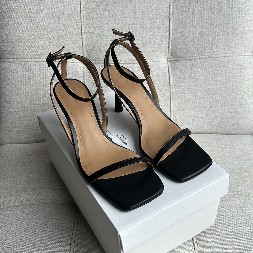NEW & Other Stories 100% Genuine Leather Strappy Leather Heeled Sandal - Black